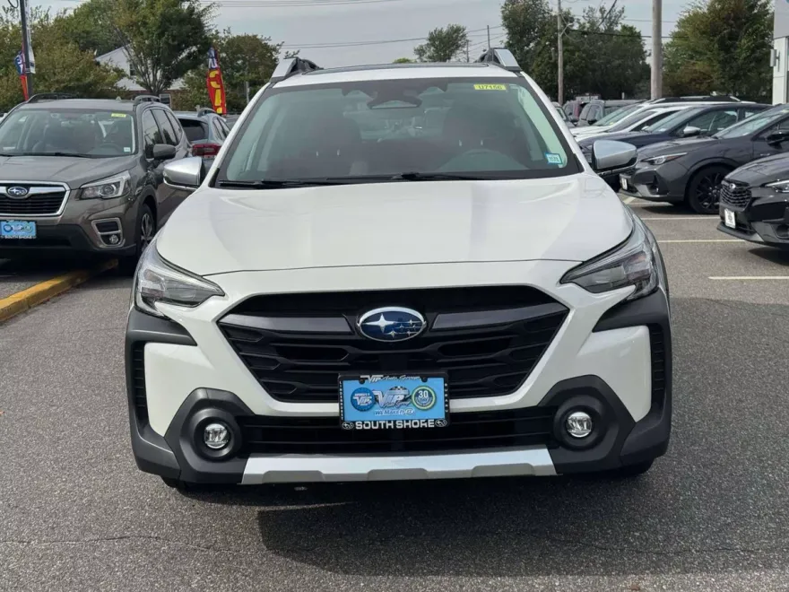 2023 Subaru Outback Touring photo 1