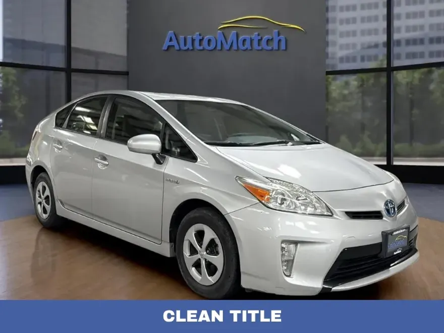2013 Toyota Prius Three photo 1