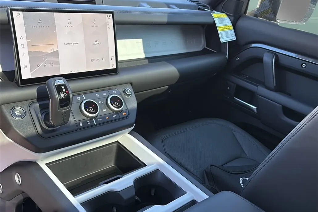 2025 Land Rover Defender 110 S photo 1