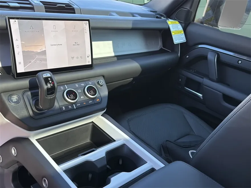 2025 Land Rover Defender 110 S photo 1