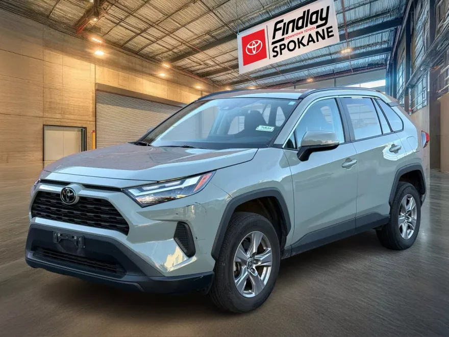 2023 Toyota RAV4 XLE photo 1