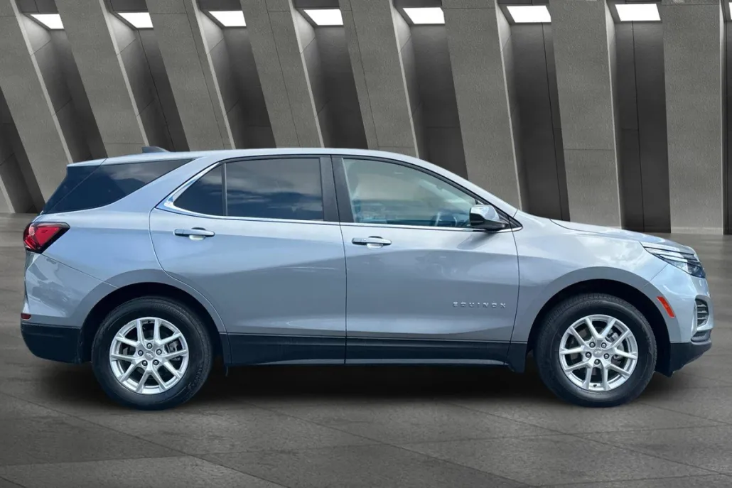 2024 Chevrolet Equinox LT photo 1