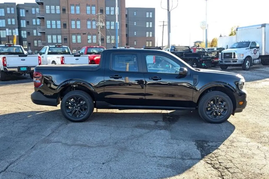 2024 Ford Maverick Lariat photo 1