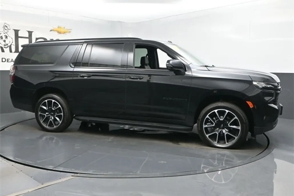2023 Chevrolet Suburban RST photo 1