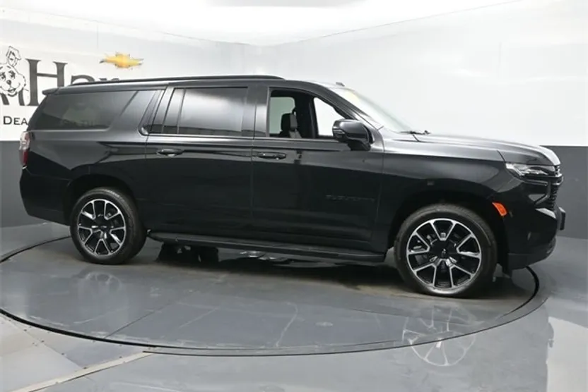 2023 Chevrolet Suburban RST photo 1