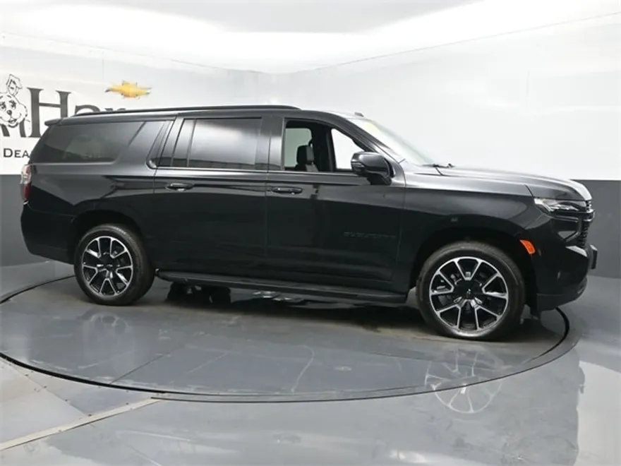 2023 Chevrolet Suburban RST photo 1