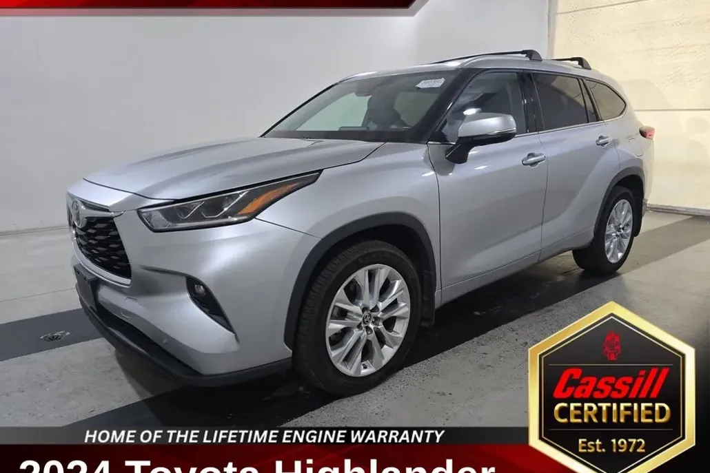 2024 Toyota Highlander LE photo 1