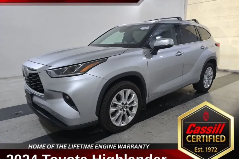 2024 Toyota Highlander LE photo 1