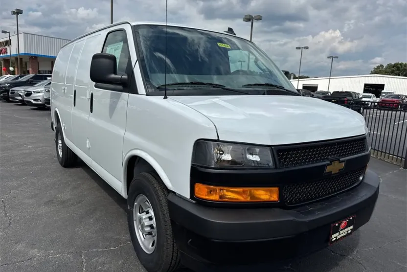2025 Chevrolet Express Cargo 3500 photo 1