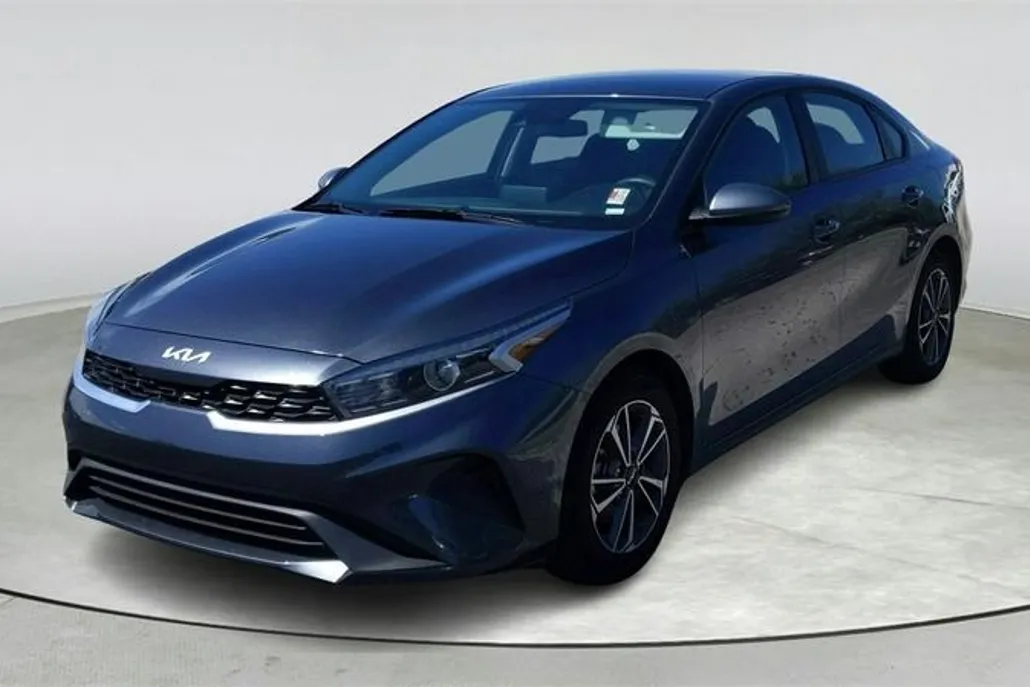 2023 Kia Forte LXS photo 1