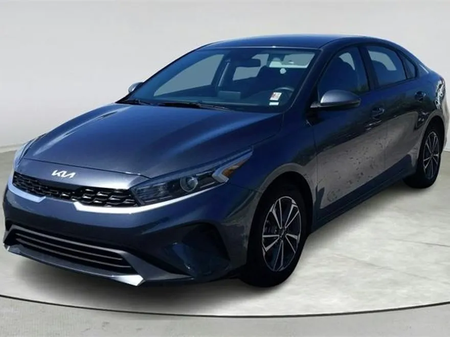 2023 Kia Forte LXS photo 1