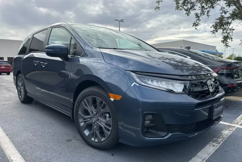 2026 Honda Odyssey Touring photo 1