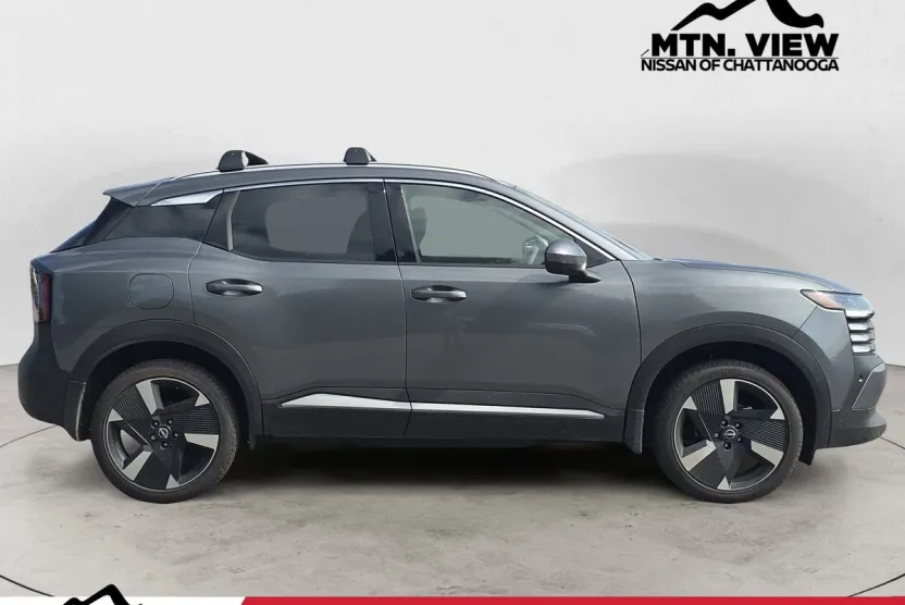 2025 Nissan Kicks SR photo 1