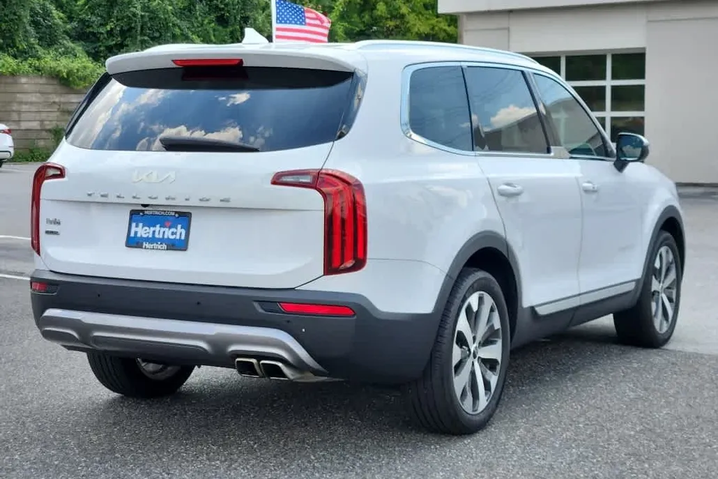 2022 Kia Telluride EX photo 1