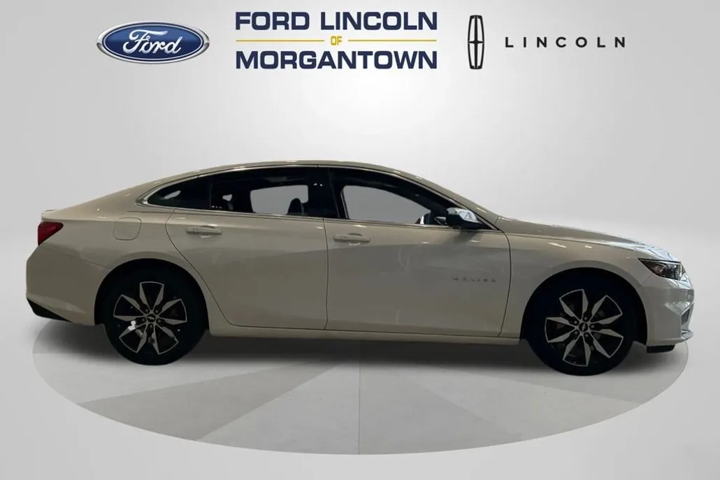 2017 Chevrolet Malibu 1LT photo 1