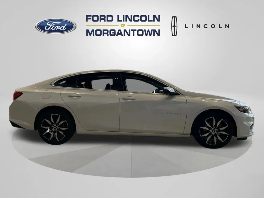 2017 Chevrolet Malibu 1LT photo 1