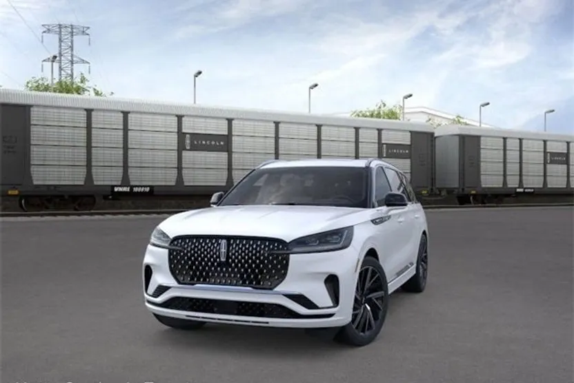 2025 Lincoln Aviator Black Label photo 1