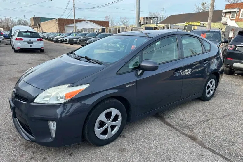 2012 Toyota Prius Three photo 1