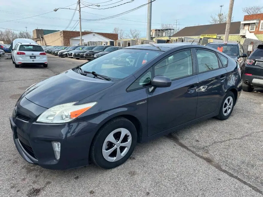 2012 Toyota Prius Three photo 1