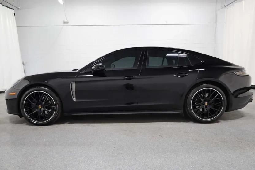 2023 Porsche Panamera 4 photo 1
