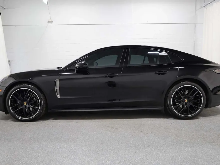 2023 Porsche Panamera 4 photo 1