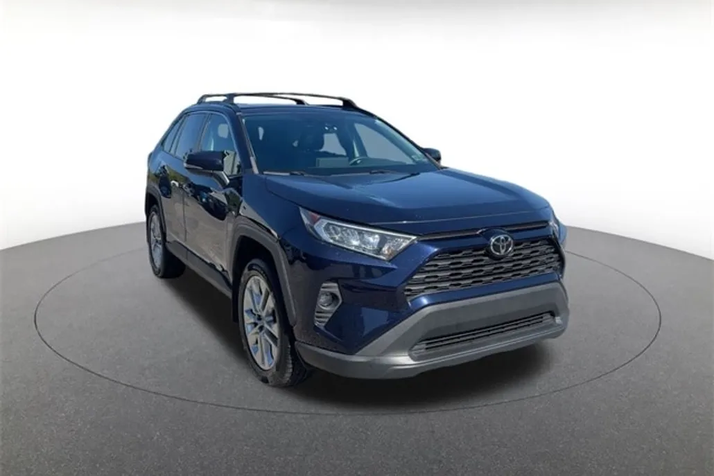 2021 Toyota RAV4 XLE Premium photo 1