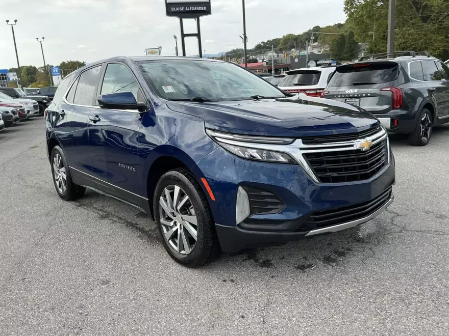 2022 Chevrolet Equinox LT photo 1