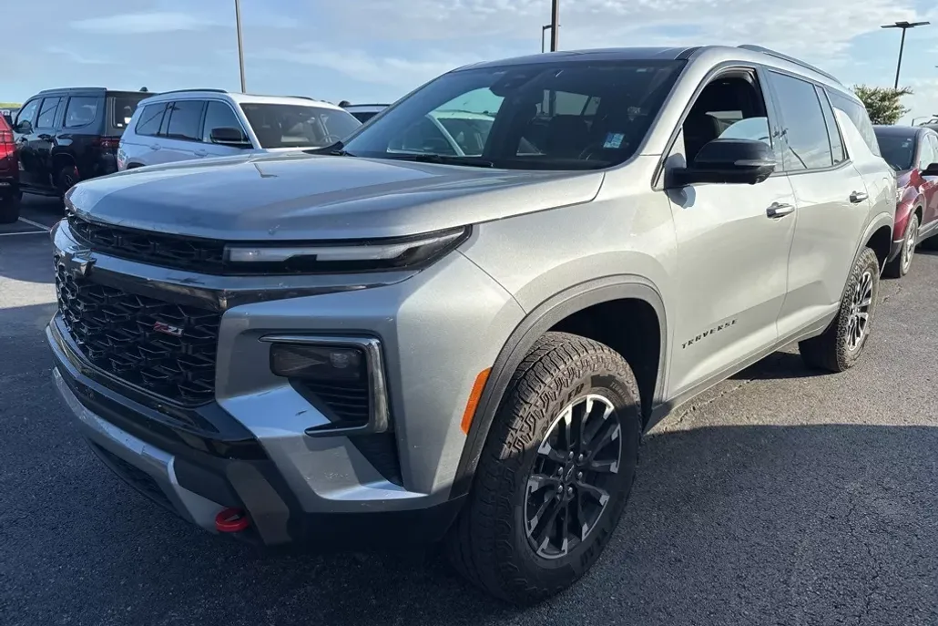 2024 Chevrolet Traverse Z71 photo 1