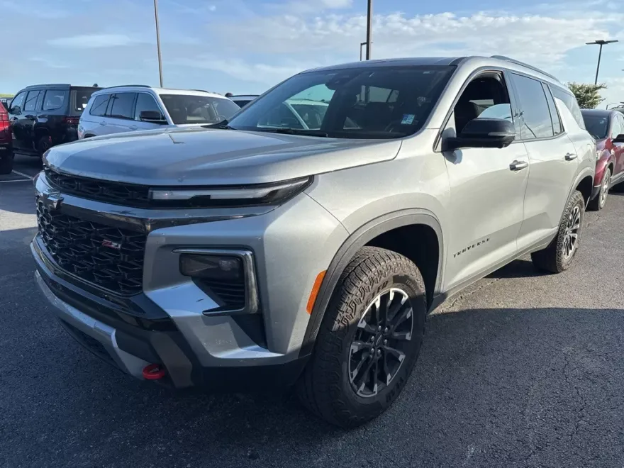 2024 Chevrolet Traverse Z71 photo 1