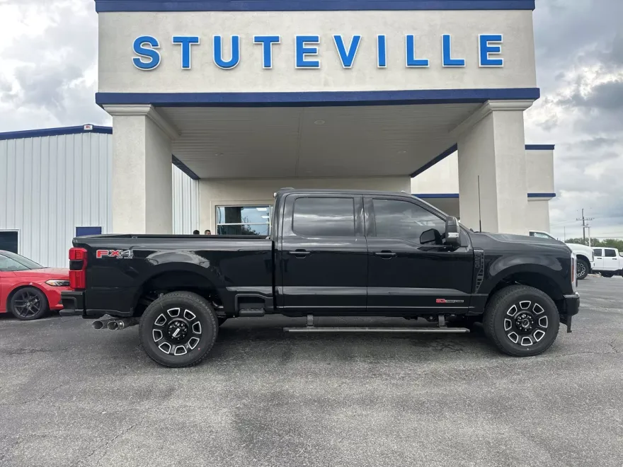 2025 Ford F-250 Platinum photo 1