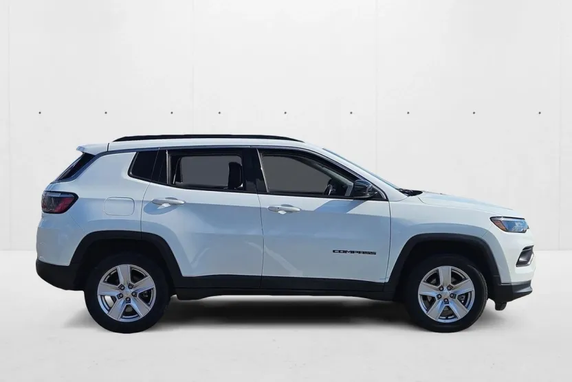 2022 Jeep Compass Latitude photo 1