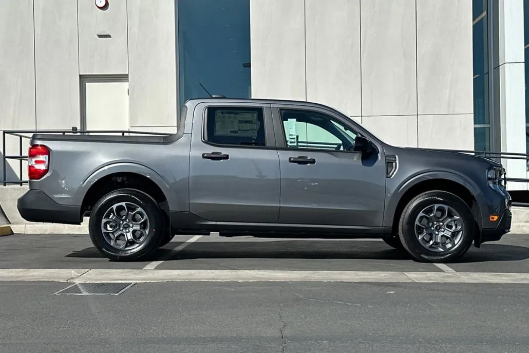 2025 Ford Maverick XLT photo 1