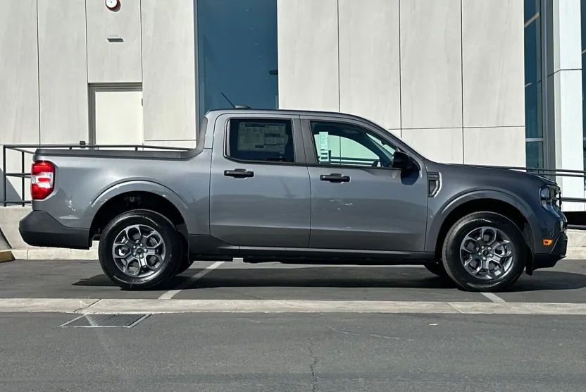 2025 Ford Maverick XLT photo 1