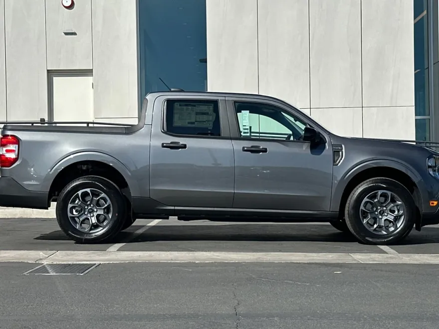 2025 Ford Maverick XLT photo 1