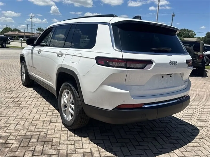 2025 Jeep Grand Cherokee Laredo photo 8