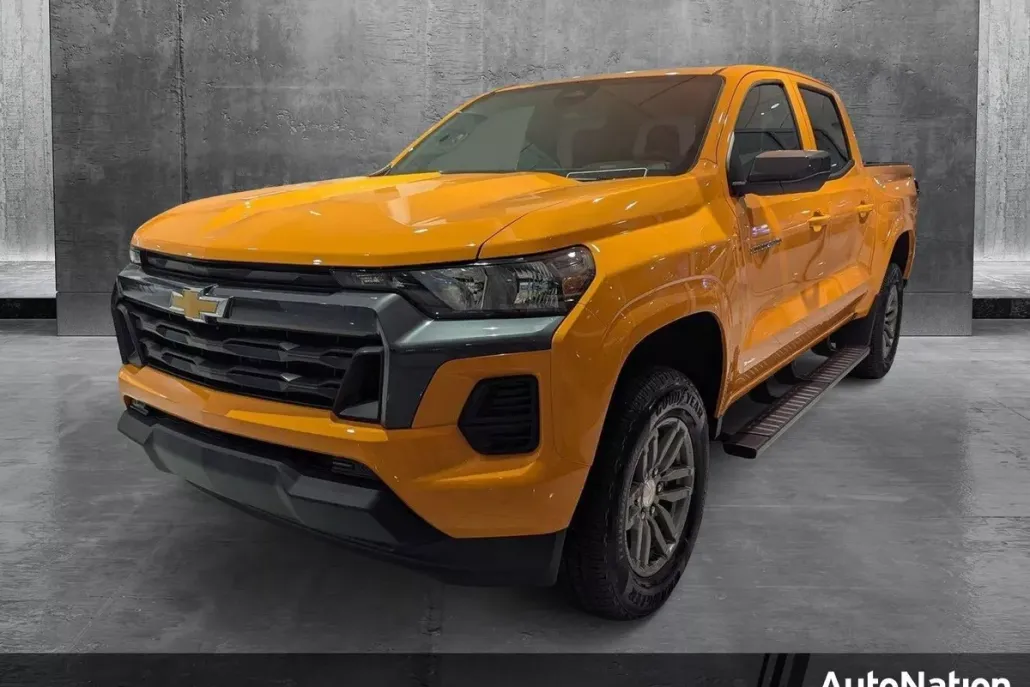 2025 Chevrolet Colorado Work Truck LT photo 1