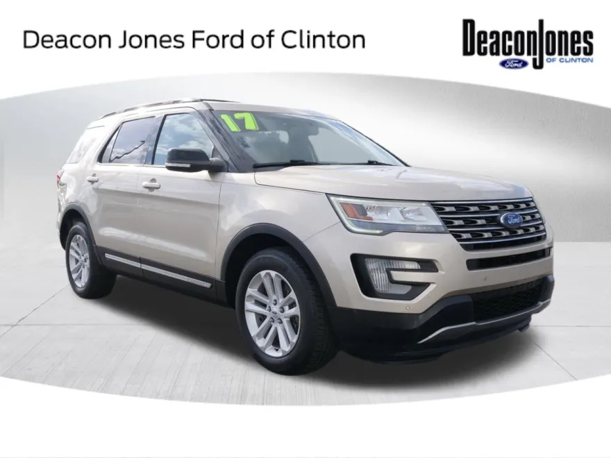 2017 Ford Explorer XLT photo 1