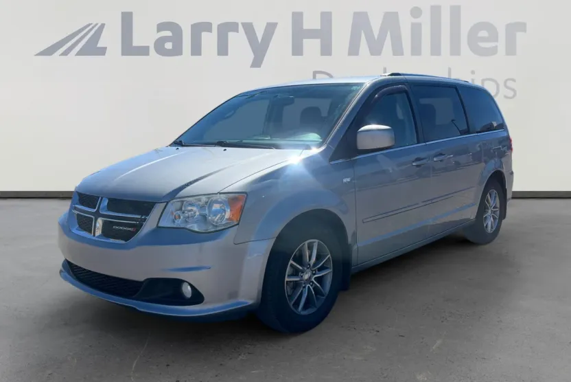 2014 Dodge Grand Caravan SXT photo 1