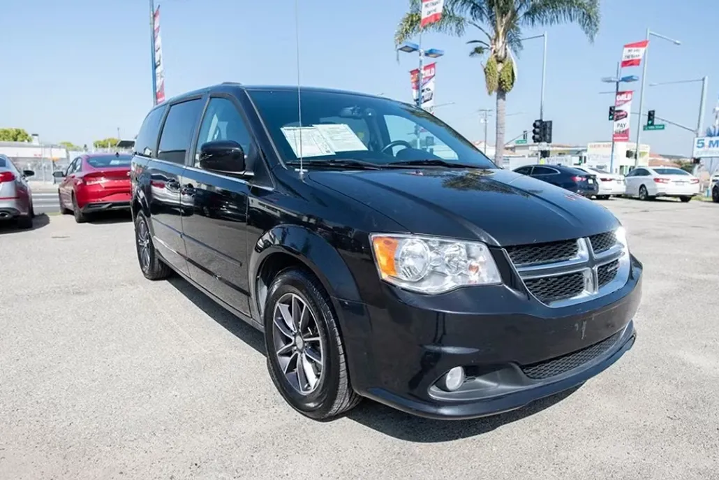 2017 Dodge Grand Caravan SXT photo 1