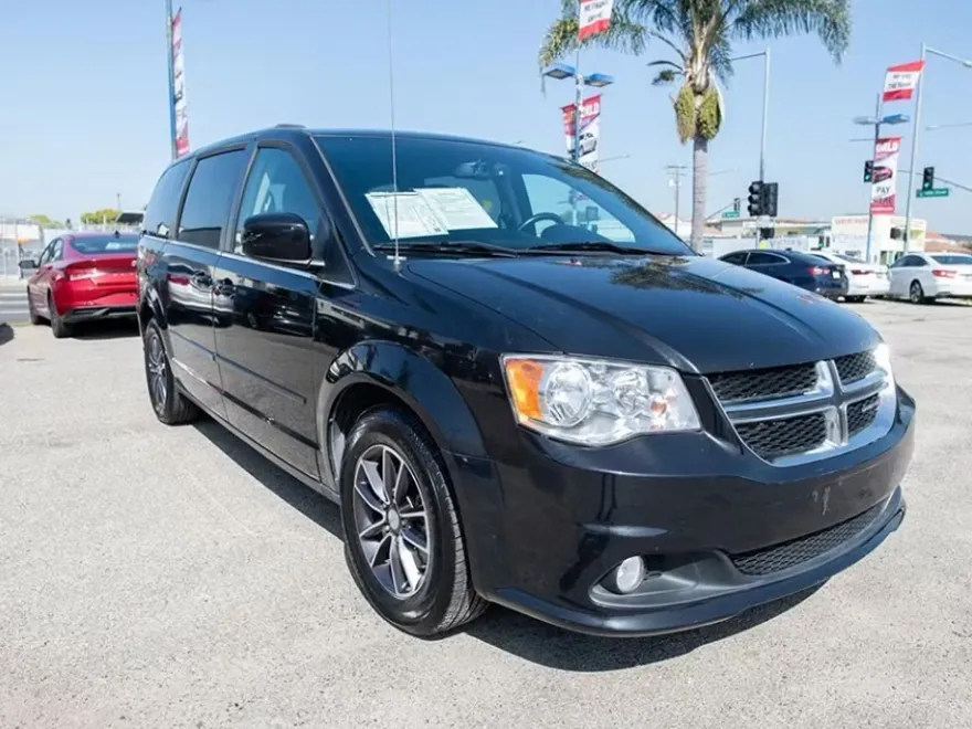 2017 Dodge Grand Caravan SXT photo 1
