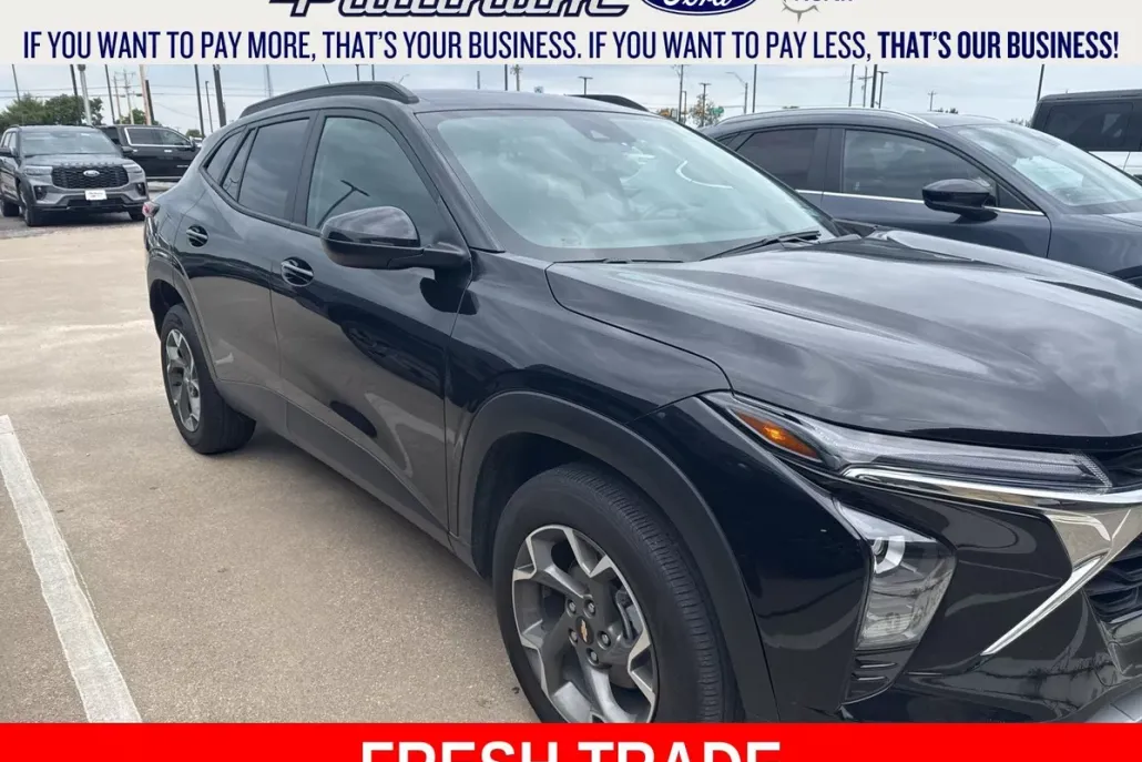 2024 Chevrolet Trax LT photo 1
