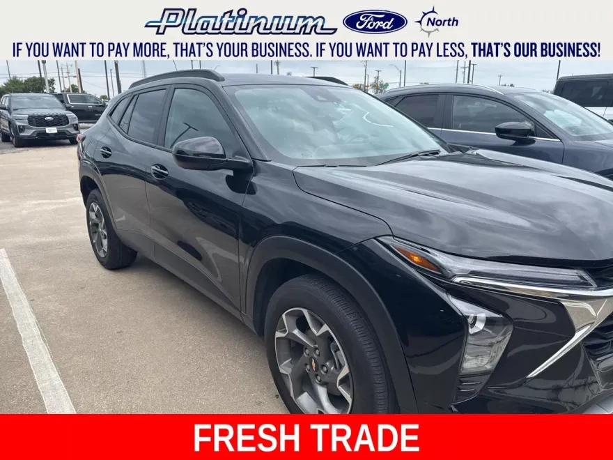 2024 Chevrolet Trax LT photo 1