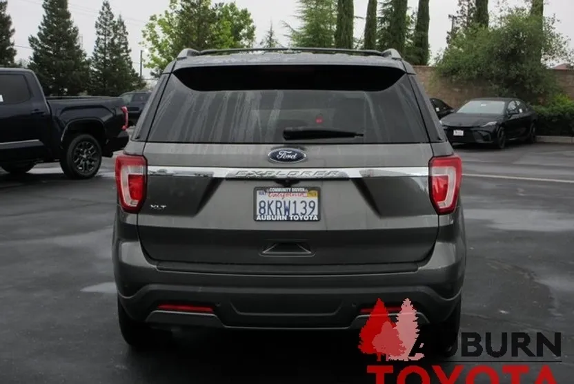 2019 Ford Explorer XLT photo 1