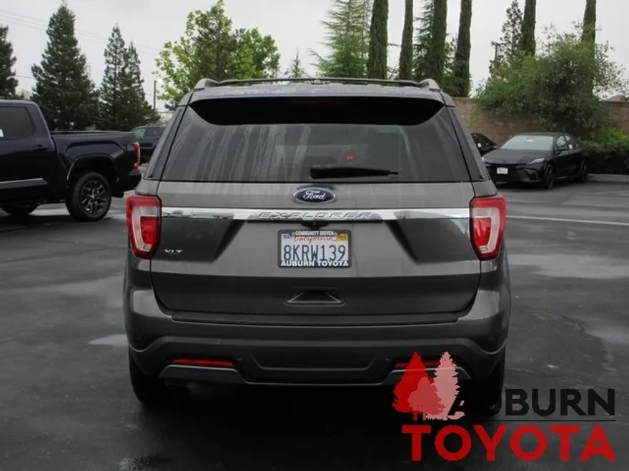 2019 Ford Explorer XLT photo 1