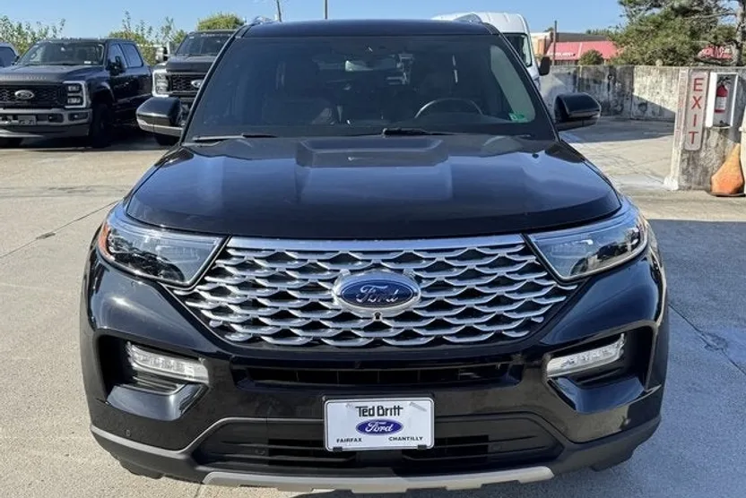 2022 Ford Explorer Platinum photo 1