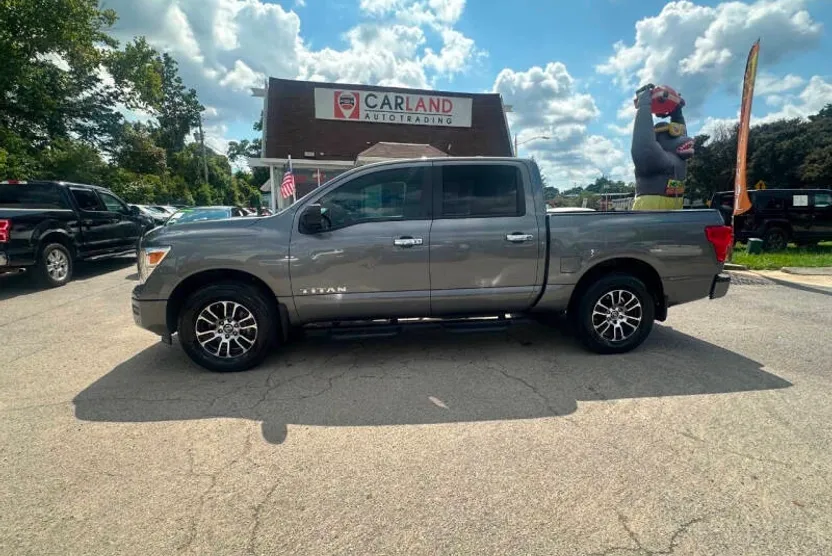 2021 Nissan Titan SV photo 1
