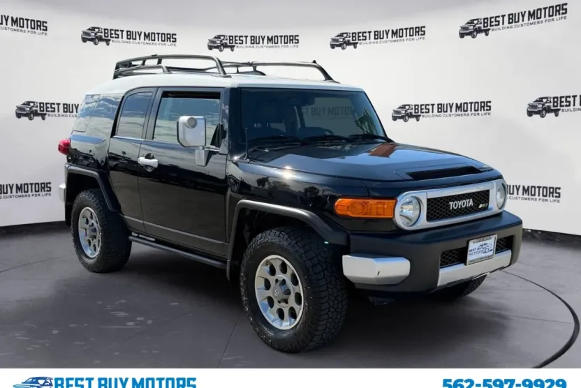 2013 Toyota FJ Cruiser Base photo 1