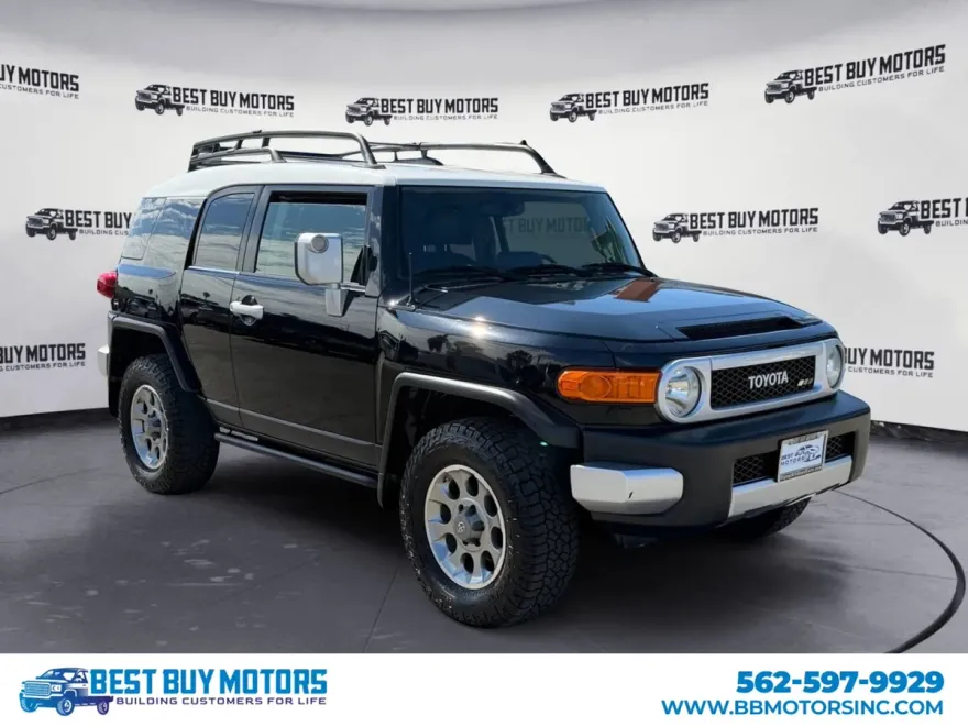 2013 Toyota FJ Cruiser Base photo 1