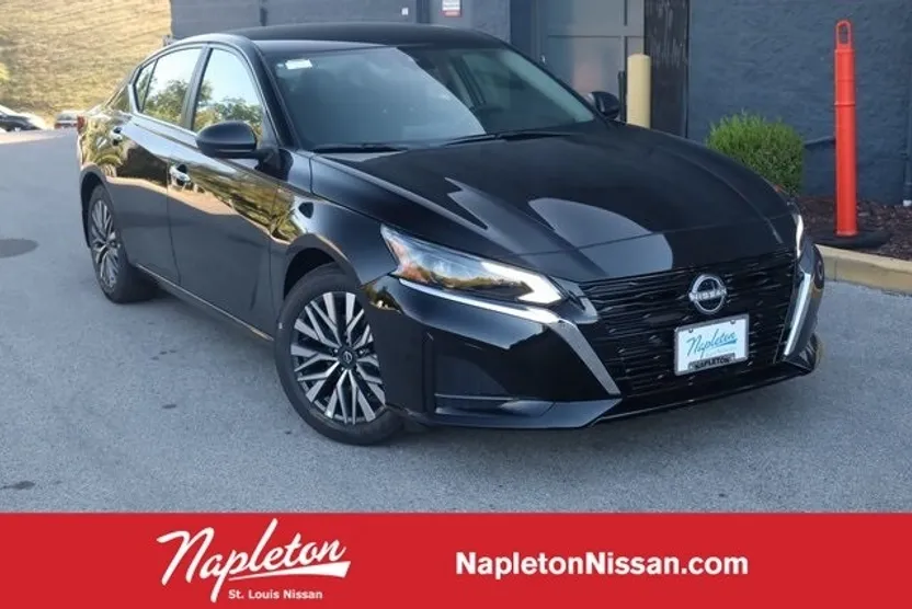 2025 Nissan Altima SV photo 1