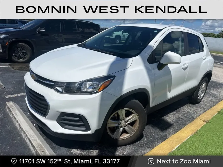 2022 Chevrolet Trax LS photo 1